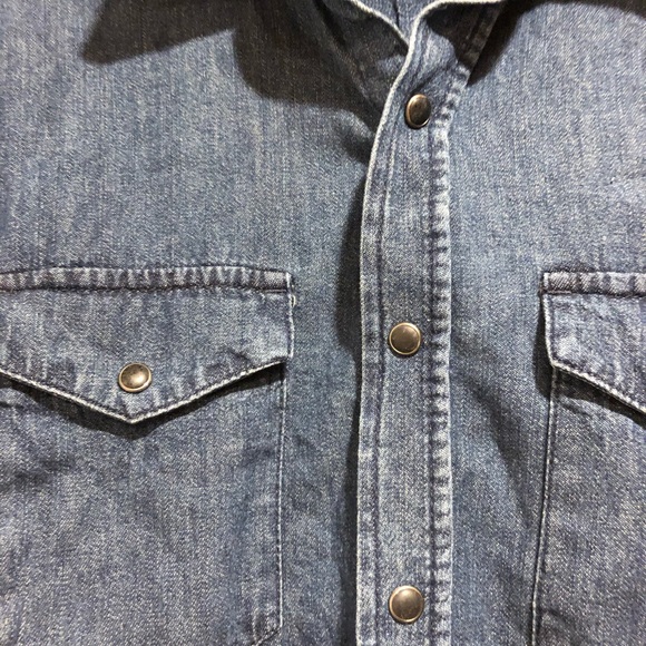 GAP denim snap front long sleeve collared shirt - Picture 2 of 6